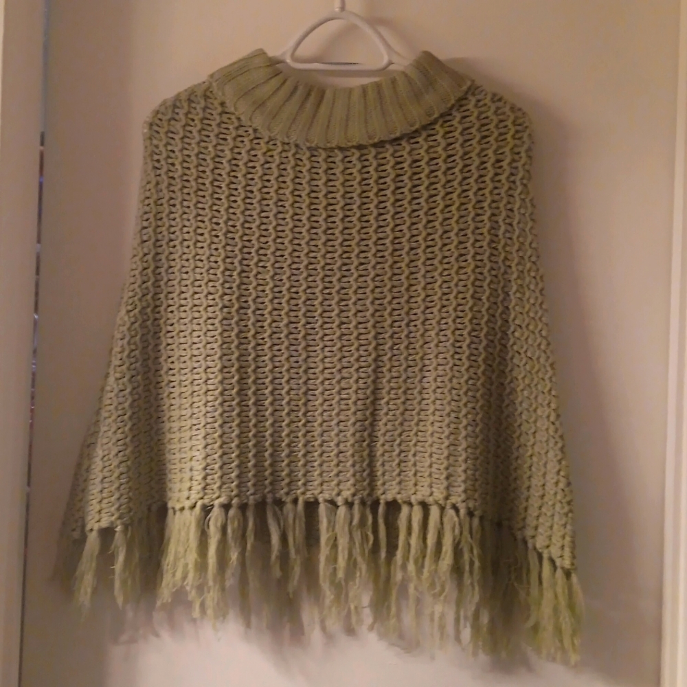 Suspicious Lines, One size, medium olive